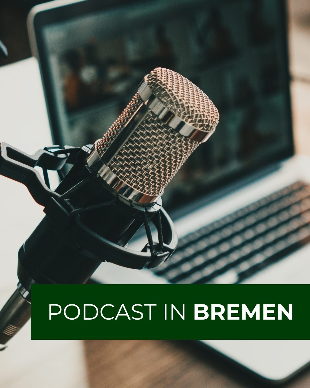 Podcast-Mikrofon und Laptop: Aufnahme und Schnitt in Bremen